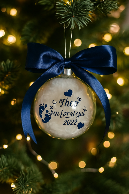 Julekule i glass, sin første jul