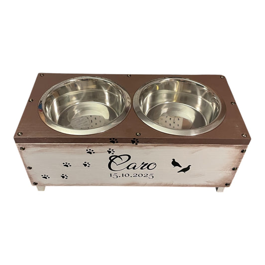 Personlig hundeskålstativ i tre – med navn og dato