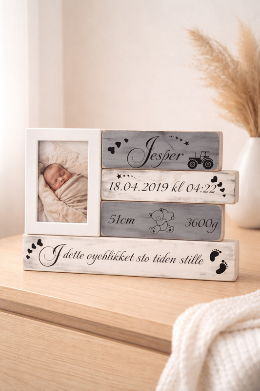 Personlig fødselstavle i tre - med ramme