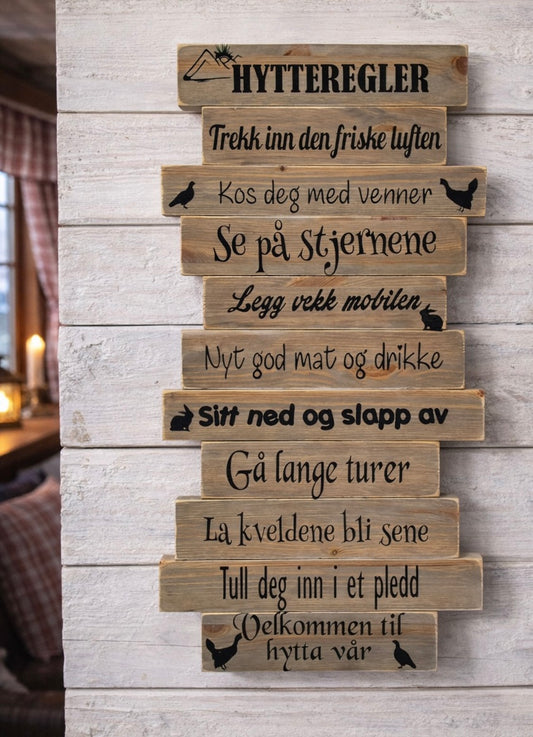 Hytteregler skilt i tre – personlig design