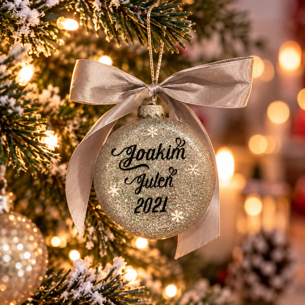 Julekule i glass med glitter – personlig tekst