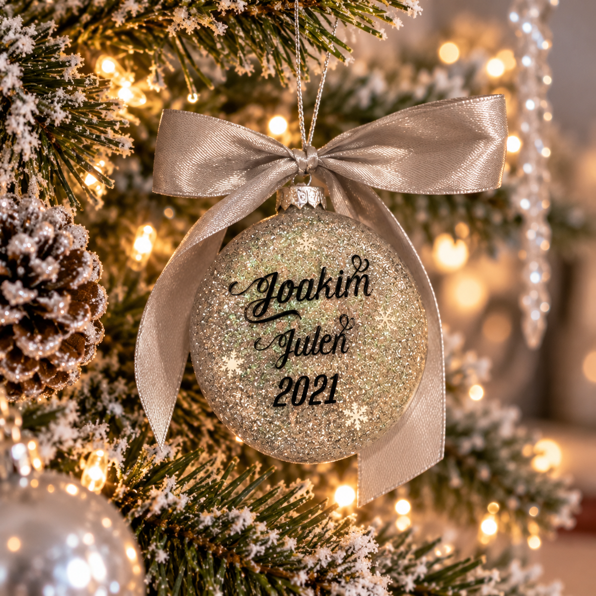 Julekule i glass med glitter – personlig tekst