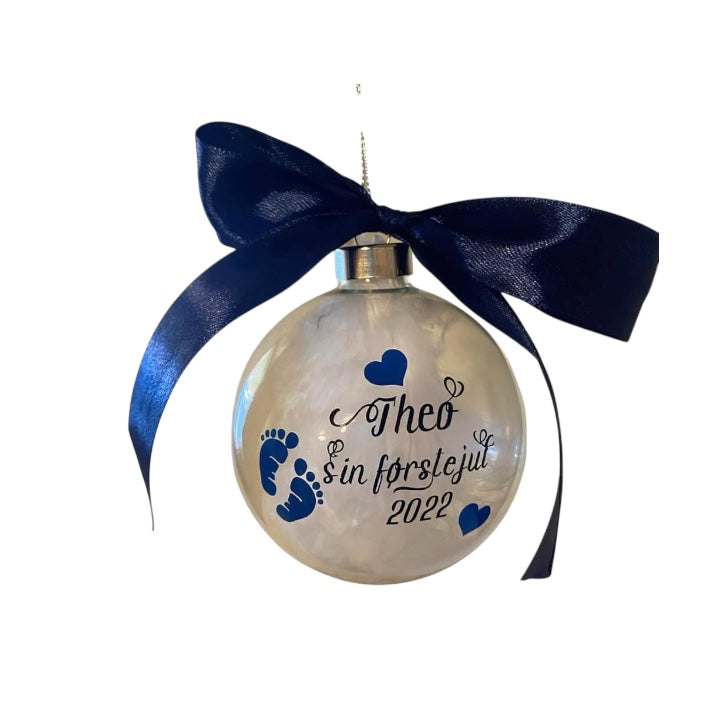 Julekule i glass, sin første jul