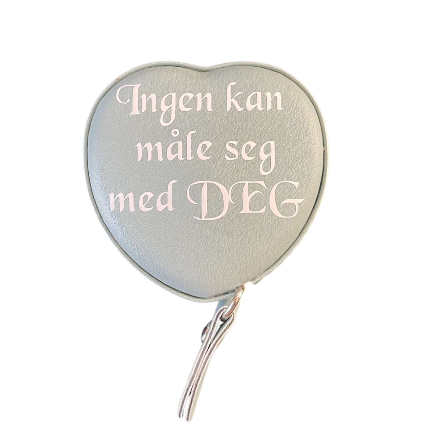 Målbånd med tekst.